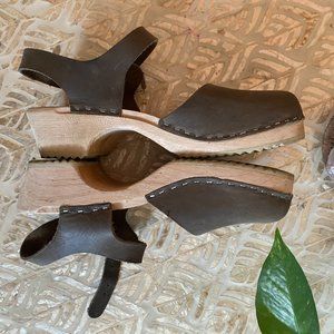 Lotta Swedish Wood Clogs - Taupe on Natural Wood